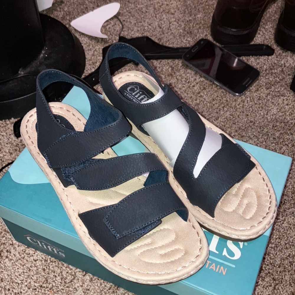 Cliffs caliber platform sandal